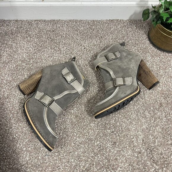Bettye Muller Gray Suede Leather Ankle Boots Stacked Heel Combat Moto 37 US 6.5 - Picture 1 of 11